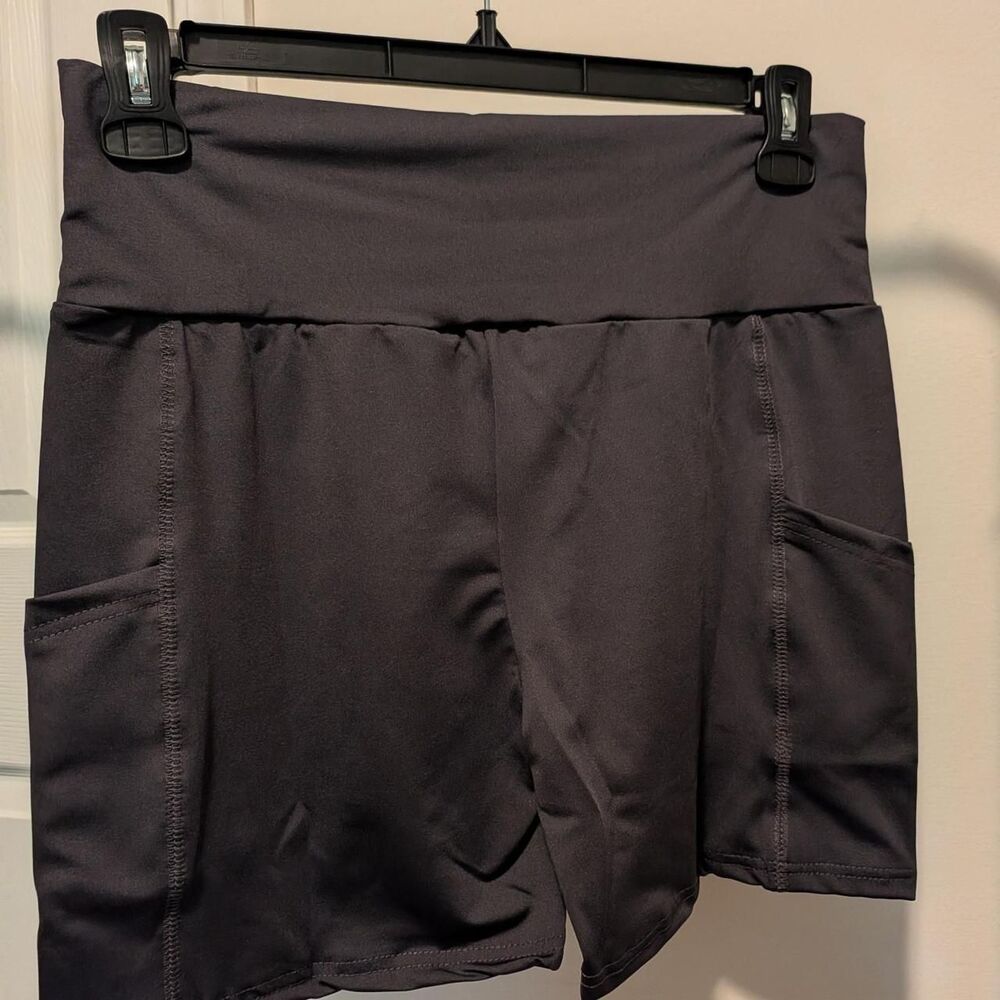 Black high-waisted workout shorts with pockets, size XXL